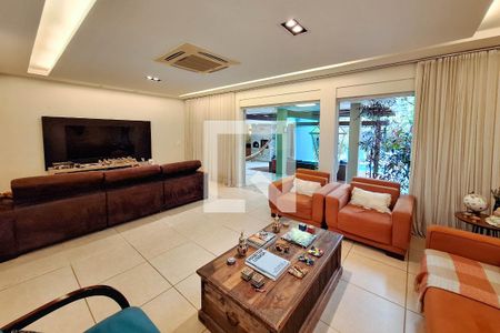 Sala de casa de condomínio à venda com 3 quartos, 300m² em Maria Paula, Niterói