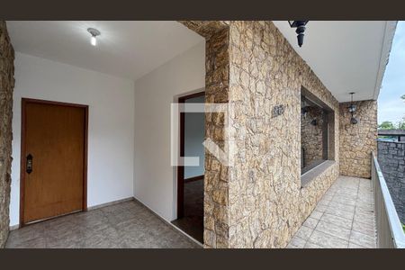 Entrada de casa para alugar com 3 quartos, 375m² em Vila Metalúrgica, Santo André