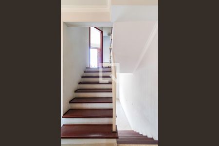 Corredor de casa para alugar com 3 quartos, 200m² em Vila Suzana, São Paulo