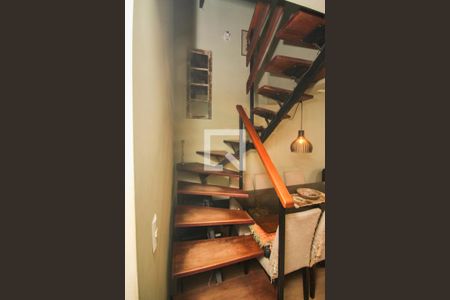 Escada de casa de condomínio à venda com 3 quartos, 117m² em Medianeira, Porto Alegre