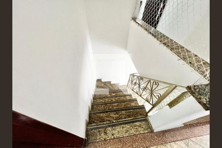 Escada de casa para alugar com 3 quartos, 120m² em Jardim São Paulo, São Paulo