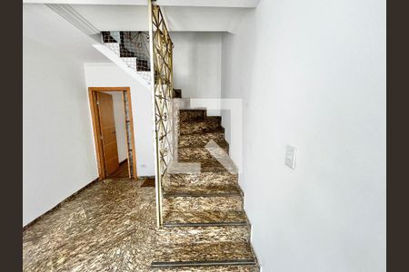 Escada de casa para alugar com 3 quartos, 120m² em Jardim São Paulo, São Paulo