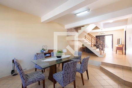 Casa para alugar com 7 quartos, 483m² em Fátima, Canoas