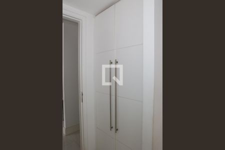 Corredor de apartamento à venda com 3 quartos, 222m² em Vila Bela Alianca, São Paulo