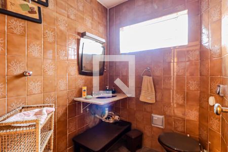 Banheiro social de casa para alugar com 2 quartos, 165m² em Parque Continental, São Paulo