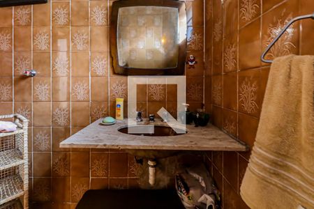 Banheiro social de casa para alugar com 2 quartos, 165m² em Parque Continental, São Paulo