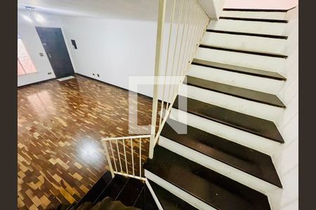 Sala Escada acesso quartos de casa à venda com 4 quartos, 150m² em Jardim Aida, Guarulhos