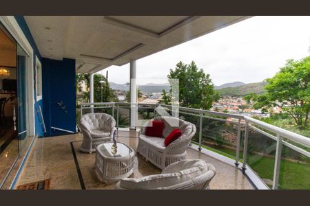 Casa de Condomínio para alugar com 4 quartos, 300m² em Piratininga, Niterói