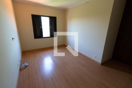 Suíte 1 de casa de condomínio à venda com 4 quartos, 230m² em Conjunto Habitacional Vila Santana (Sousas), Campinas