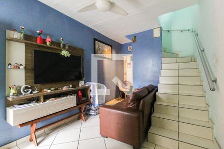 Sala de casa de condomínio para alugar com 2 quartos, 71m² em Vila Carmosina, São Paulo