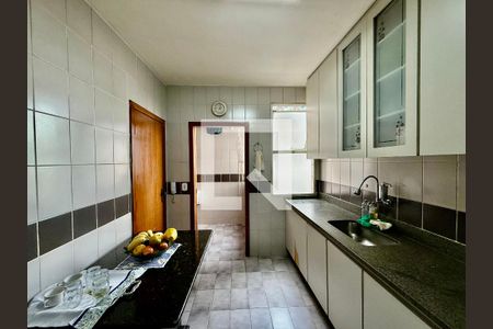 Cozinha de apartamento à venda com 4 quartos, 107m² em Caiçara-Adelaide, Belo Horizonte