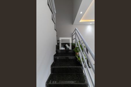 Escada de casa à venda com 2 quartos, 80m² em Jardim Fernandes, São Paulo