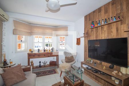 Sala de casa de condomínio à venda com 3 quartos, 180m² em Guarujá, Porto Alegre