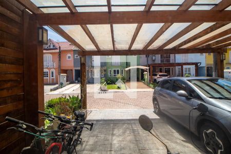 Vista de casa de condomínio à venda com 3 quartos, 180m² em Guarujá, Porto Alegre