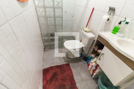 Banheiro de casa à venda com 1 quarto, 50m² em Vila Carmosina, São Paulo