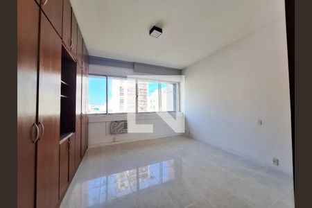 Suíte de apartamento para alugar com 3 quartos, 130m² em Laranjeiras, Rio de Janeiro