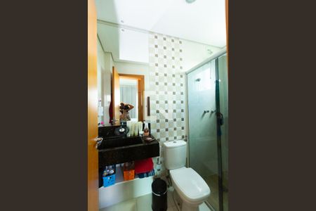 banheiro suite de apartamento à venda com 3 quartos, 230m² em Riacho das Pedras, Contagem