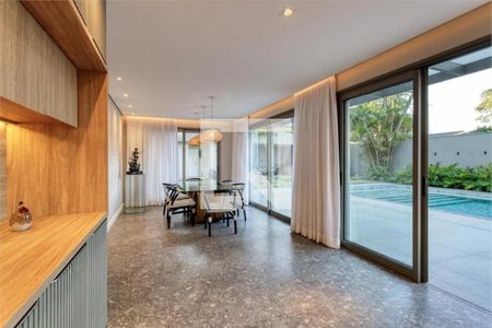 Casa à venda com 5 quartos, 500m² em Jardim Cordeiro, São Paulo