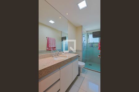 Banheiro de apartamento à venda com 3 quartos, 144m² em Vale dos Cristais, Nova Lima