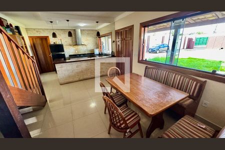 Sala de casa de condomínio para alugar com 4 quartos, 260m² em Taguatinga Norte (Taguatinga), Brasília