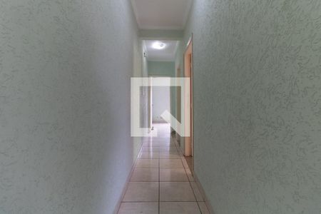 Corredor de casa à venda com 4 quartos, 109m² em Vila Liviero, São Paulo
