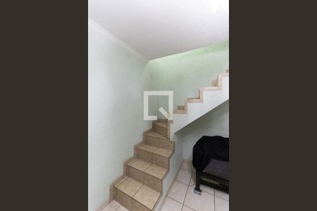 Escada de casa à venda com 4 quartos, 109m² em Vila Liviero, São Paulo
