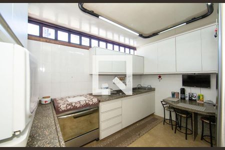 Casa à venda com 8 quartos, 530m² em Camargos, Belo Horizonte