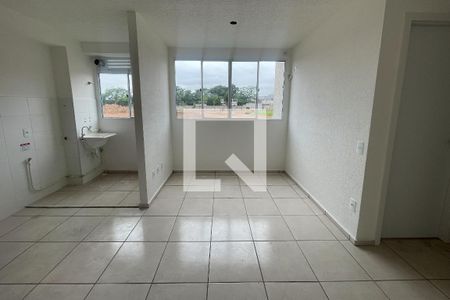 Sala/Cozinha de apartamento para alugar com 2 quartos, 40m² em Vila Ouro Preto, Duque de Caxias