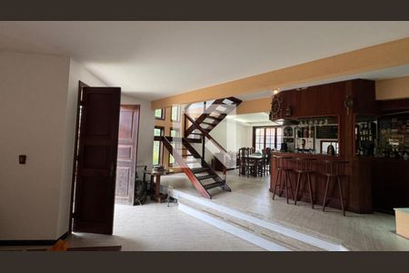 Sala de casa de condomínio à venda com 4 quartos, 400m² em Camboinhas, Niterói