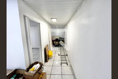 Corredor de casa para alugar com 2 quartos, 90m² em Jardim Bandeirantes, São Paulo