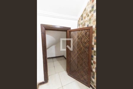 Lavabo de casa para alugar com 3 quartos, 210m² em Vila Basileia, São Paulo