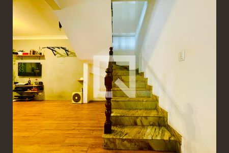 Escada para quartos de casa à venda com 4 quartos, 241m² em Jardim Paraventi, Guarulhos