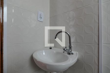 Banheiro de apartamento para alugar com 2 quartos, 51m² em Jardim Marica, Mogi das Cruzes