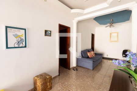 Casa à venda com 6 quartos, 300m² em Novo Riacho, Contagem