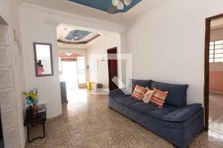 Casa à venda com 6 quartos, 300m² em Novo Riacho, Contagem