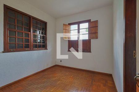 Quarto 1 de casa à venda com 5 quartos, 1350m² em Pompéia, Belo Horizonte