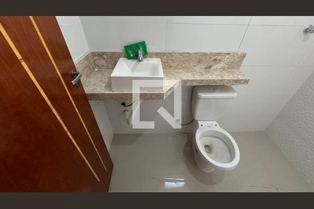 Banheiro de apartamento à venda com 2 quartos, 52m² em Vila Mazzei, Santo André