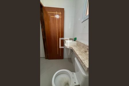 Banheiro de apartamento à venda com 2 quartos, 52m² em Vila Mazzei, Santo André