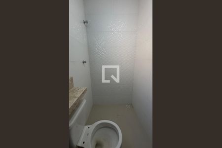 Banheiro de apartamento à venda com 2 quartos, 52m² em Vila Mazzei, Santo André