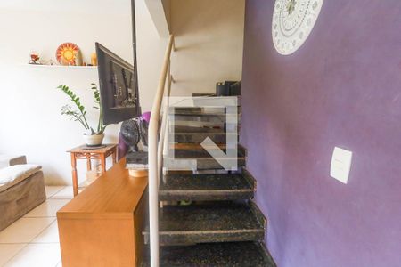 Escada de casa de condomínio à venda com 3 quartos, 98m² em Taboão, São Bernardo do Campo