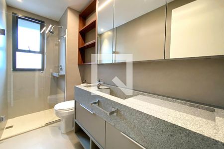 Banheiro da Suíte 1 de apartamento para alugar com 1 quarto, 45m² em Vila da Serra, Nova Lima