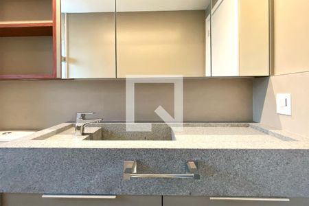 Banheiro da Suíte 1 de apartamento para alugar com 1 quarto, 45m² em Vila da Serra, Nova Lima