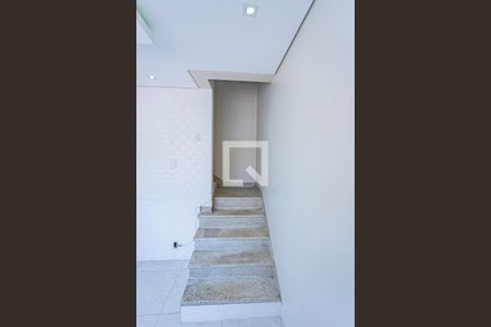 Escada de casa à venda com 2 quartos, 134m² em Vila Bonilha Nova, São Paulo