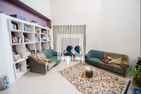 Sala de casa de condomínio para alugar com 3 quartos, 300m² em Loteamento Industrial, Taubaté