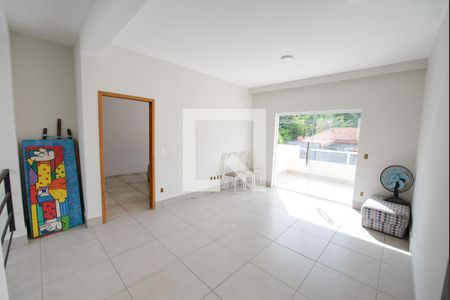 Sala do mesanino de casa de condomínio para alugar com 3 quartos, 300m² em Loteamento Industrial, Taubaté