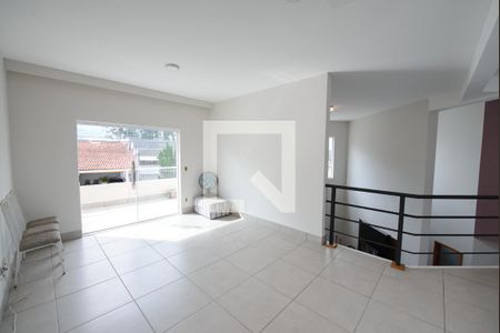 Sala do mesanino de casa de condomínio para alugar com 3 quartos, 300m² em Loteamento Industrial, Taubaté