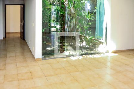 Sala 1 de casa para alugar com 8 quartos, 782m² em Caminho das Árvores, Salvador