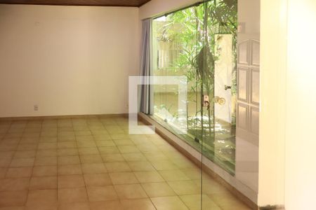 Sala 1 de casa para alugar com 8 quartos, 782m² em Caminho das Árvores, Salvador