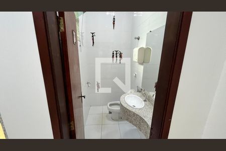 Banheiro de casa para alugar com 4 quartos, 215m² em Alto Umuarama, Uberlândia