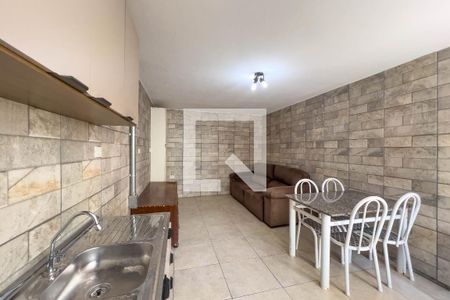 Sala e cozinha de casa de condomínio para alugar com 1 quarto, 50m² em Vila São José, São Paulo